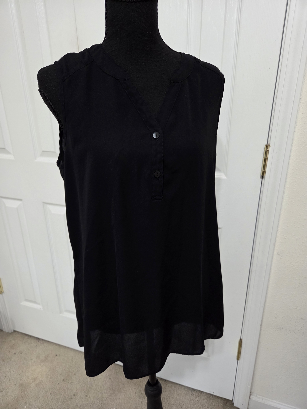 Iz Byer Black Sleeveless V-Neck Henley Blouse